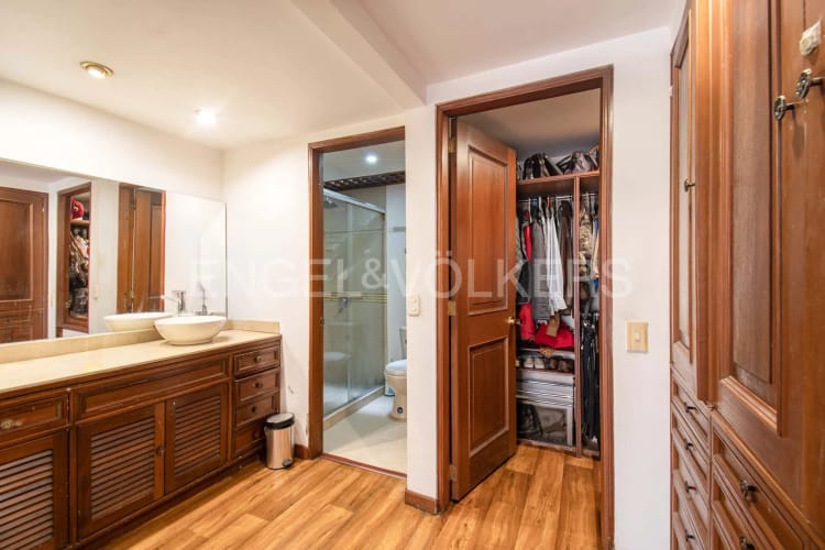 Apartamento de 3 alcobas en venta en Chicó Navarra, Bogotá, 169 m² · foto 16 de 17