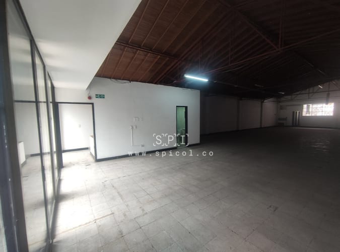 Bodega en arriendo en Viviendas Del Sur, Medellín, 288 m² · foto 3 de 12