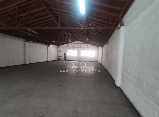 Bodega en arriendo en Viviendas Del Sur, Medellín, 288 m² · foto 4 de 12