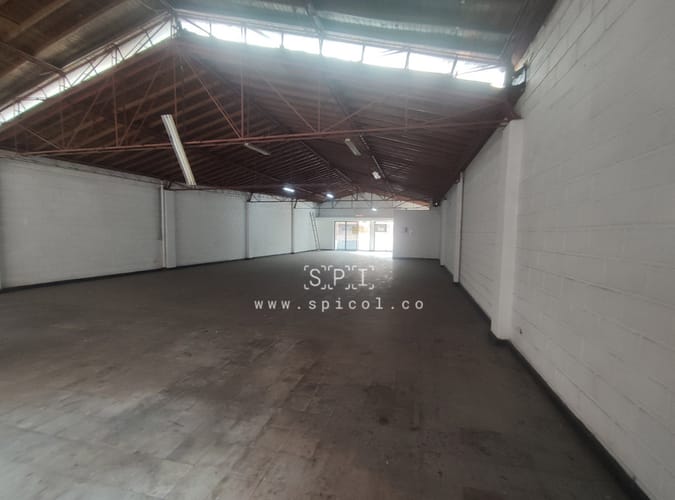 Bodega en arriendo en Viviendas Del Sur, Medellín, 288 m² · foto 8 de 12