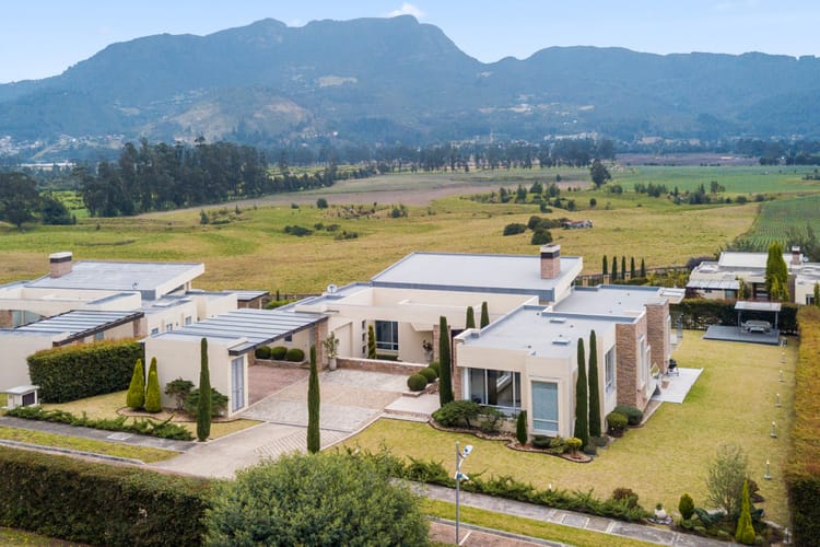 Casa de 4 alcobas en arriendo en La Violeta, Sopó, 460 m² · foto 2 de 24