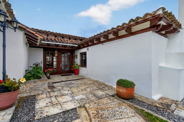 Casa de 3 alcobas en venta en Sindamanoy, Chía, 236 m² · foto 2 de 19