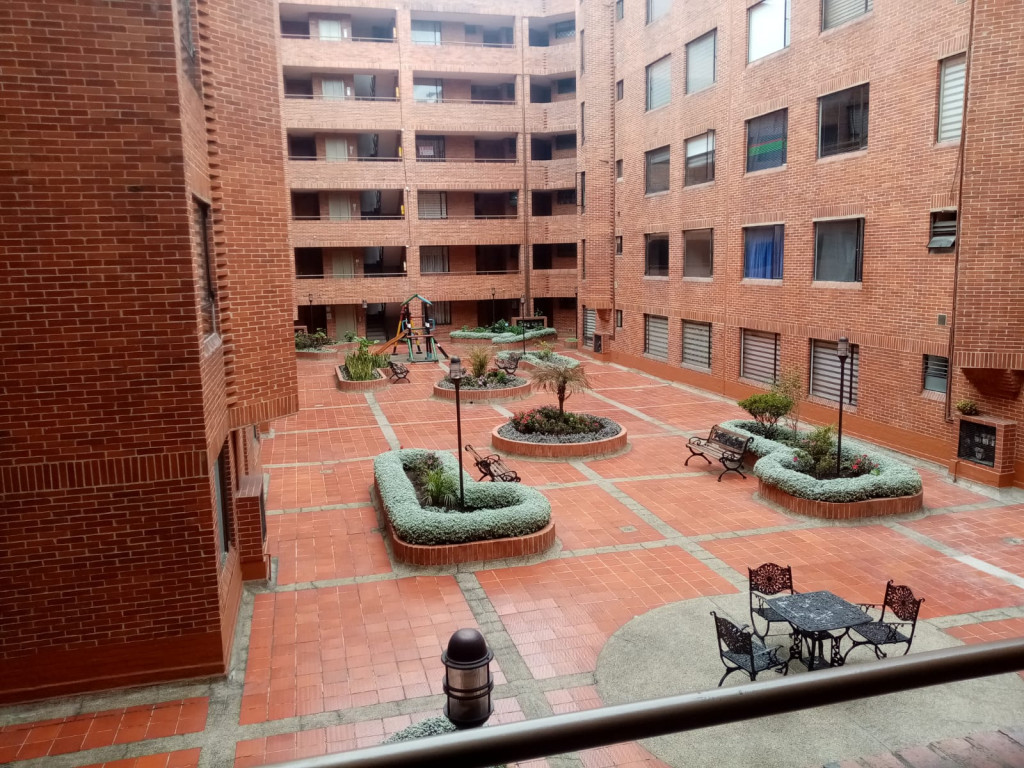 Apartamento en venta en Fontibon, Bogotá · foto 2 de 24