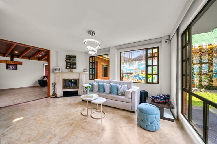 Casa de 6 alcobas en venta en Fonquetá, Chía, 280 m² · foto 2 de 22