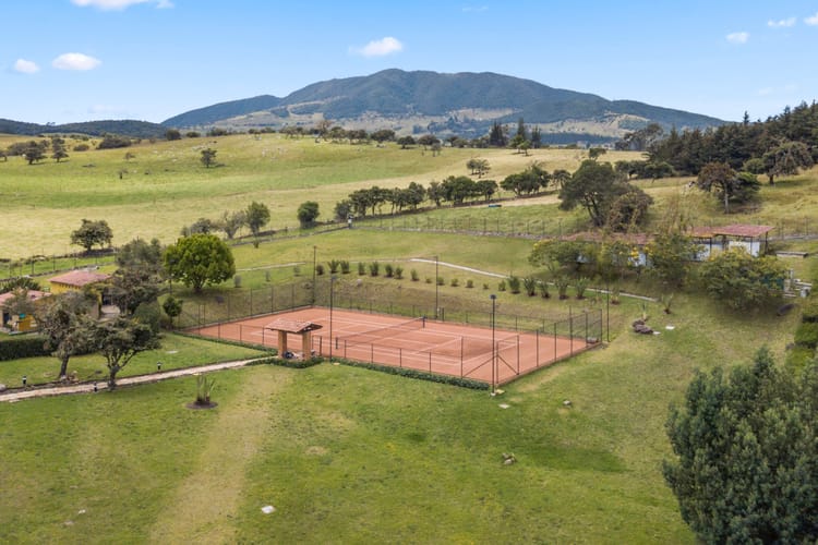 Lote en venta en Valle Alto, La Calera, 2267 m² · foto 3 de 7