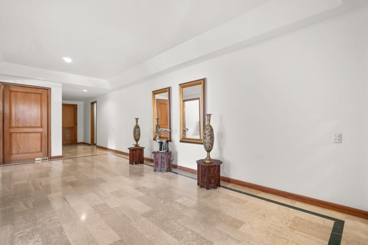 Apartamento de 3 alcobas en venta en Bosque Medina, Bogotá, 238 m² · foto 2 de 17