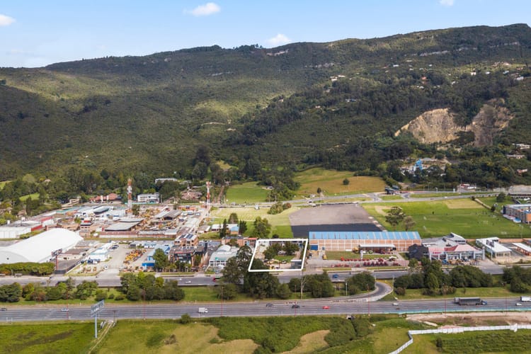 Lote en venta en Fusca, Chía, 1769 m² · foto 4 de 24