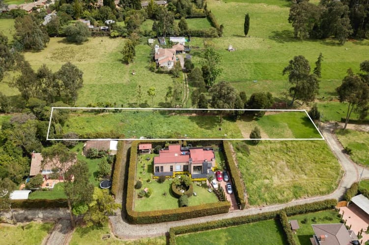 Lote en venta en Fonquetá, Chía, 1873 m² · foto 2 de 12