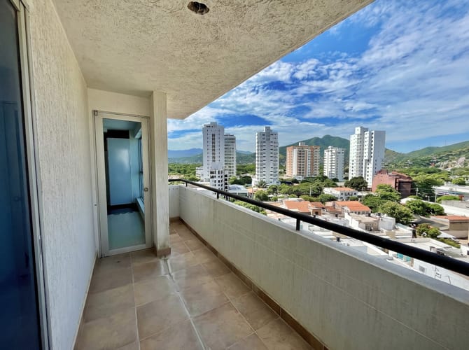 Apartamento de 5 alcobas en venta en Bavaria, Santa Marta, 182 m² · foto 2 de 23