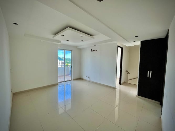 Apartamento de 5 alcobas en venta en Bavaria, Santa Marta, 182 m² · foto 13 de 23