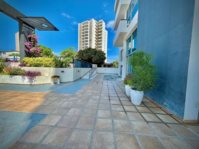 Apartamento de 5 alcobas en venta en Bavaria, Santa Marta, 182 m² · foto 6 de 23