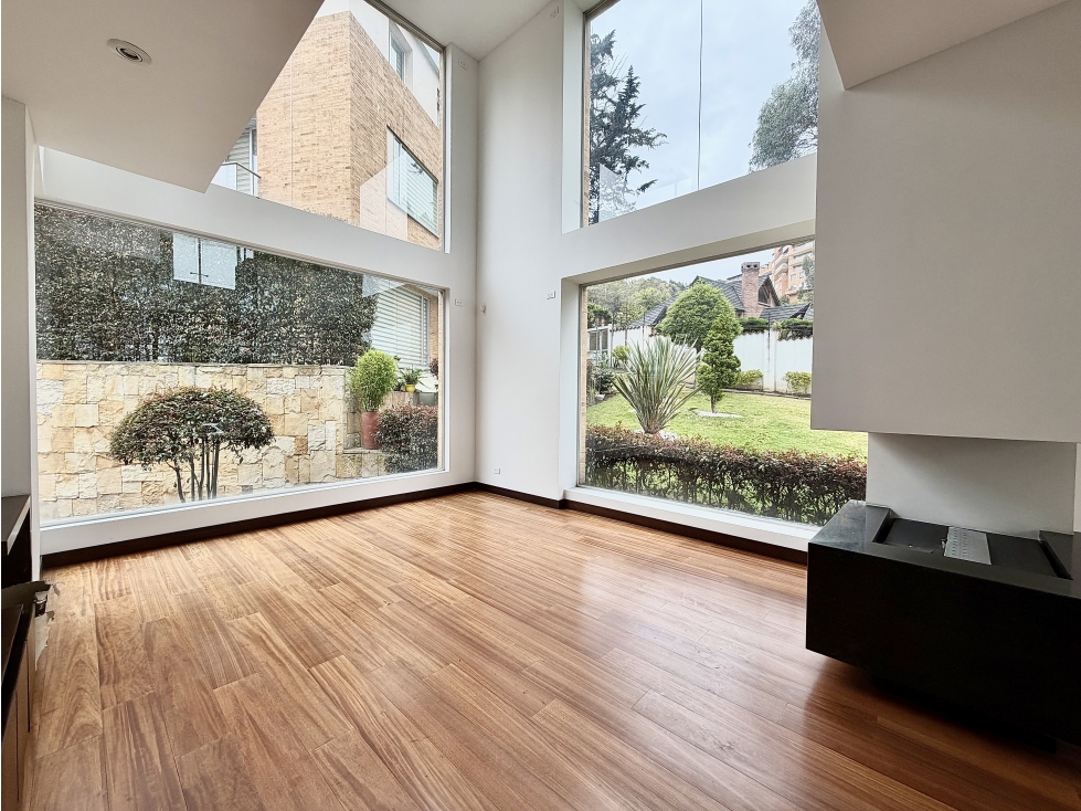 Casa en venta en Cerros De Suba, Bogotá · foto 2 de 24