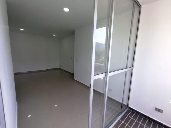 Apartamento de 3 alcobas en venta en Entreamigos, Sabaneta, 65 m² · foto 3 de 9