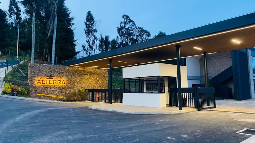 Lote en venta en Vía Las Palmas, Envigado, 1696 m² · foto 2 de 11