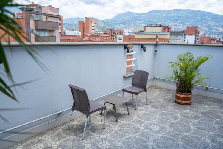Apartamento de 8 alcobas en venta en Laureles, Medellín, 538 m² · foto 4 de 24