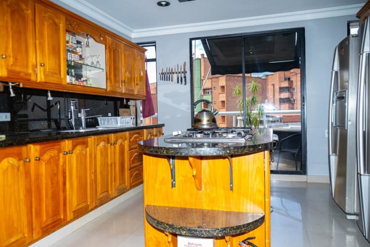 Apartamento de 8 alcobas en venta en Laureles, Medellín, 538 m² · foto 15 de 24