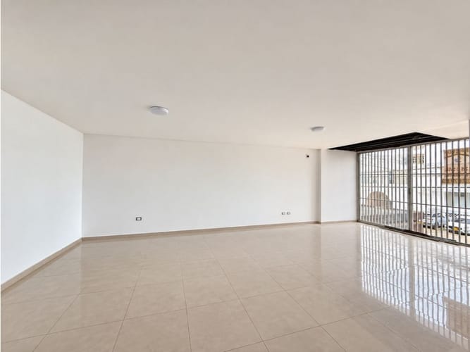 Oficina en arriendo en San Vicente, Cali, 200 m² · foto 2 de 10