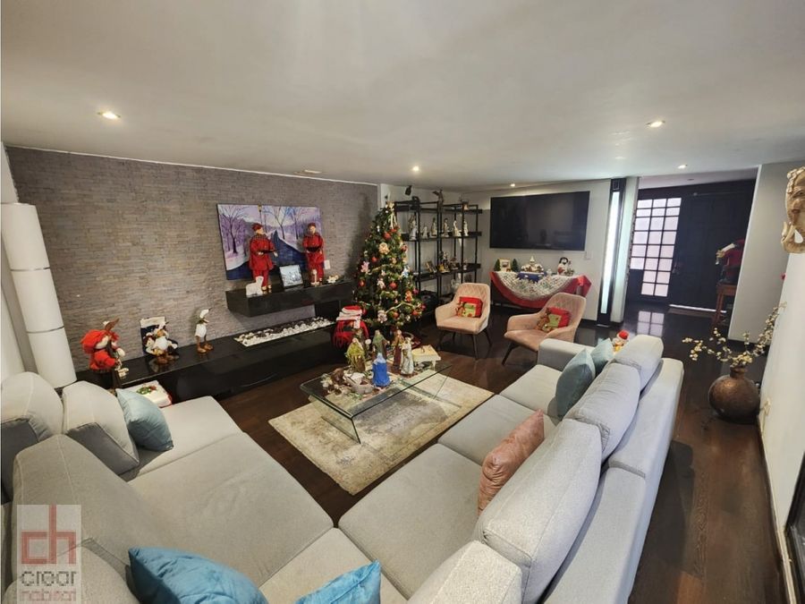 Casa en venta en Chicó Navarra, Bogotá · foto 2 de 23