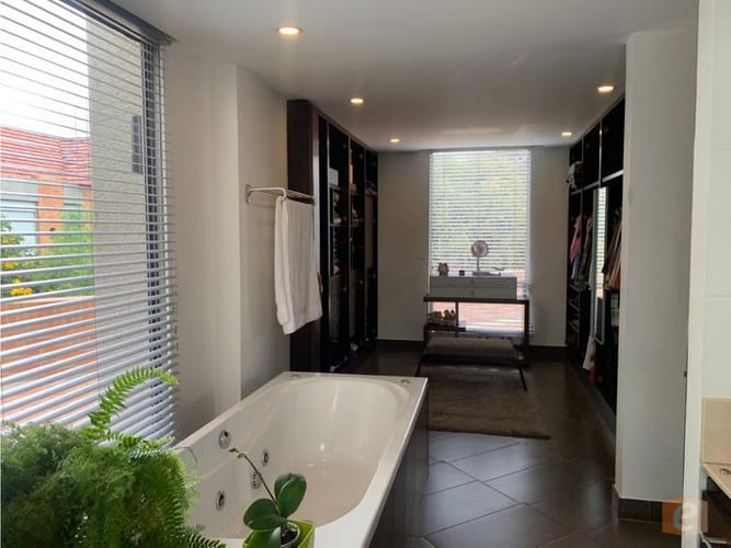 Casa de 4 alcobas en venta en Guaymaral, Bogotá, 420 m² · foto 10 de 21