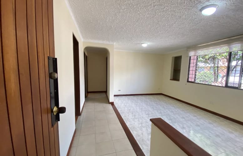 Casa de 7 alcobas en venta en Chicó Navarra, Bogotá, 250 m² · foto 3 de 9
