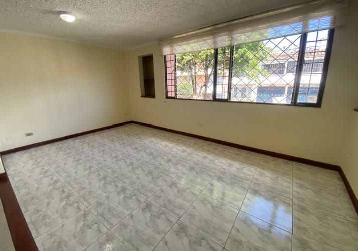 Casa de 7 alcobas en venta en Chicó Navarra, Bogotá, 250 m² · foto 5 de 9