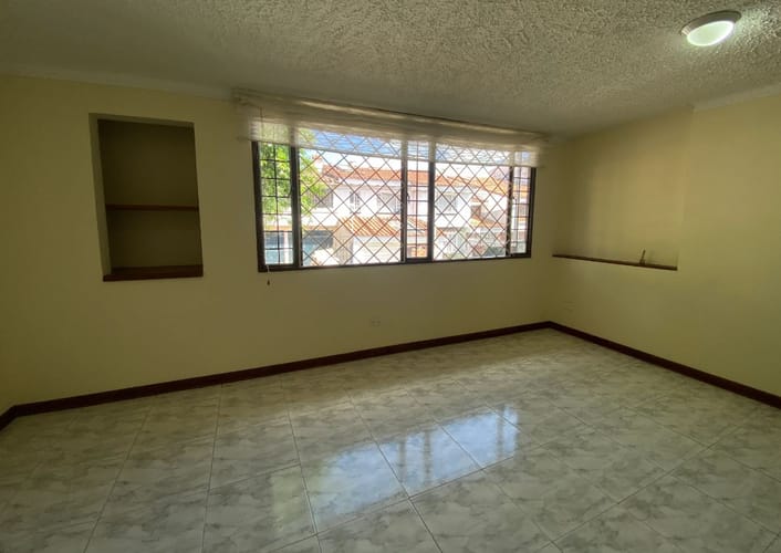 Casa de 7 alcobas en venta en Chicó Navarra, Bogotá, 250 m² · foto 6 de 9