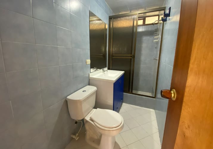 Casa de 7 alcobas en venta en Chicó Navarra, Bogotá, 250 m² · foto 9 de 9