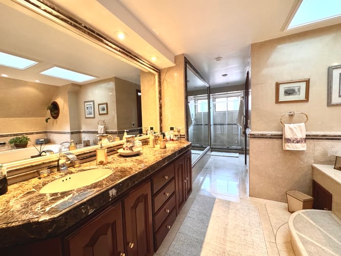 Apartamento de 4 alcobas en venta en Chicó Navarra, Bogotá, 330 m² · foto 9 de 15