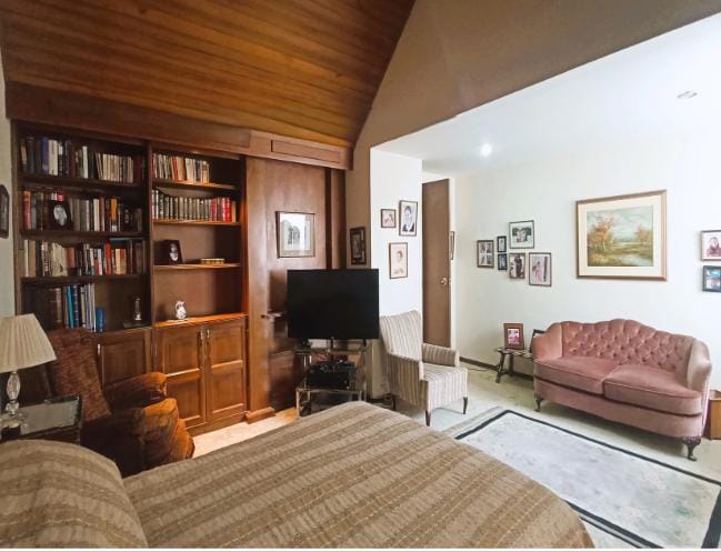 Casa de 4 alcobas en venta en Chicó Alto, Bogotá, 350 m² · foto 9 de 12