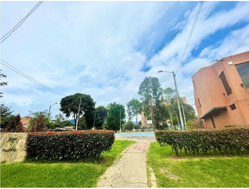 Casa en venta en Lagos De Cordoba, Bogotá · foto 2 de 19