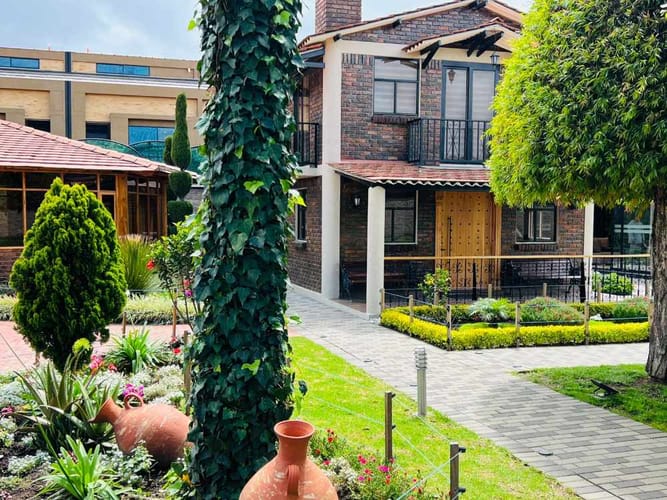 Casa de 6 alcobas en venta en La Estrella, Chía, 547 m² · foto 2 de 24
