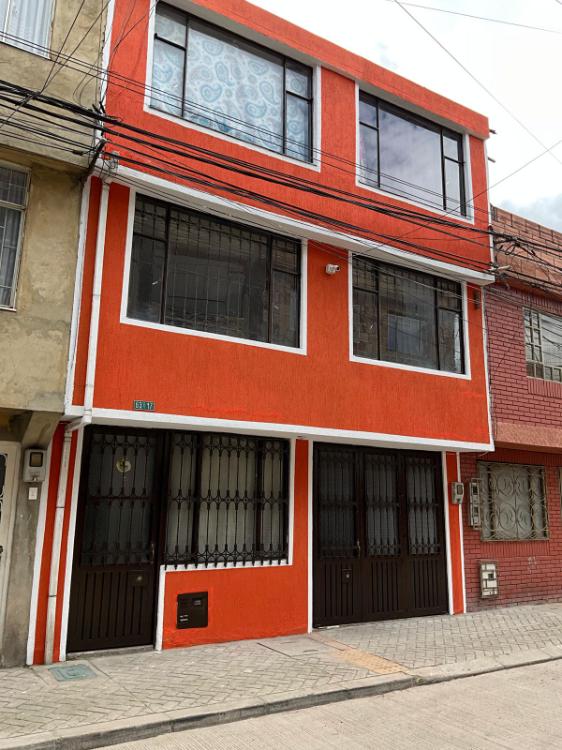 Casa en venta en Engativá, Bogotá · foto 2 de 10