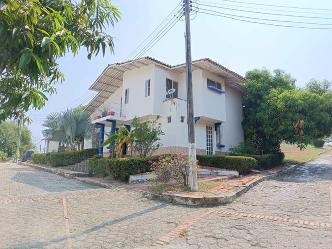 Casa de 5 alcobas en venta en Agua Blanca, Girardot, 288 m² · foto 5 de 9