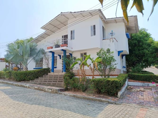 Casa de 5 alcobas en venta en Agua Blanca, Girardot, 288 m² · foto 8 de 9