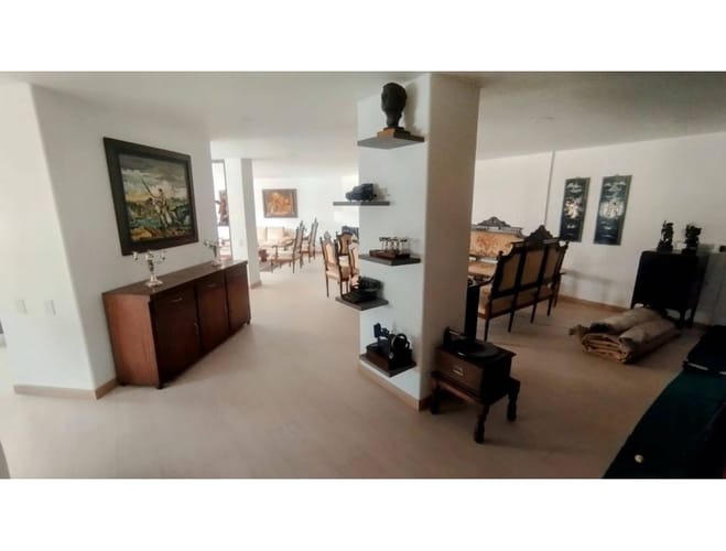 Apartamento de 4 alcobas en venta en Santa Barbara, Bogotá, 257 m² · foto 2 de 14