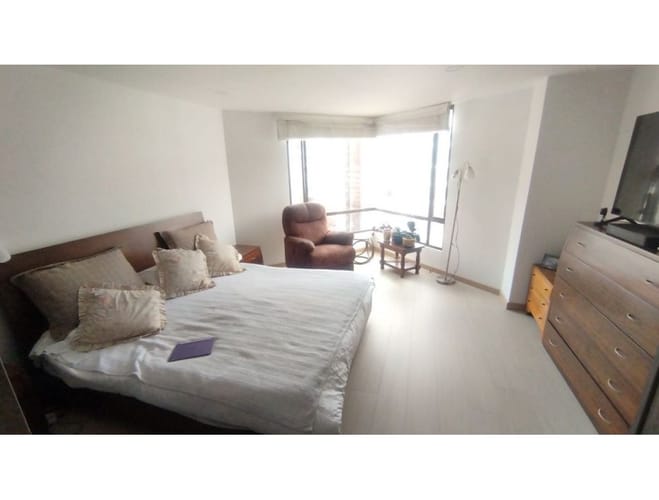 Apartamento de 4 alcobas en venta en Santa Barbara, Bogotá, 257 m² · foto 7 de 14