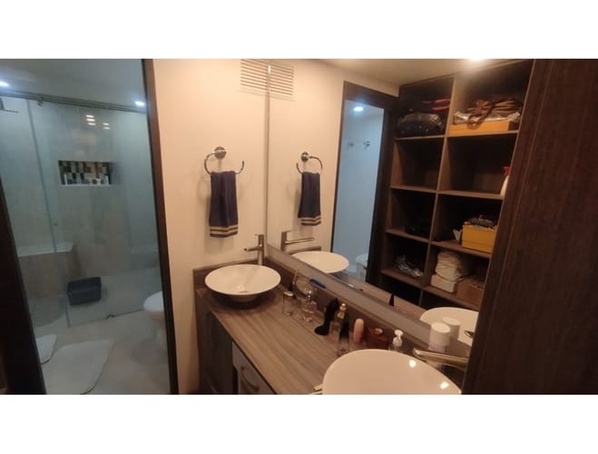 Apartamento de 4 alcobas en venta en Santa Barbara, Bogotá, 257 m² · foto 10 de 14