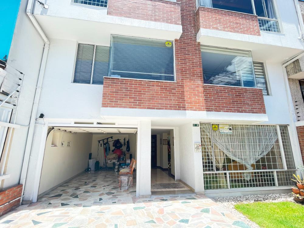 Casa en venta en Barrios Unidos, Bogotá · foto 2 de 24