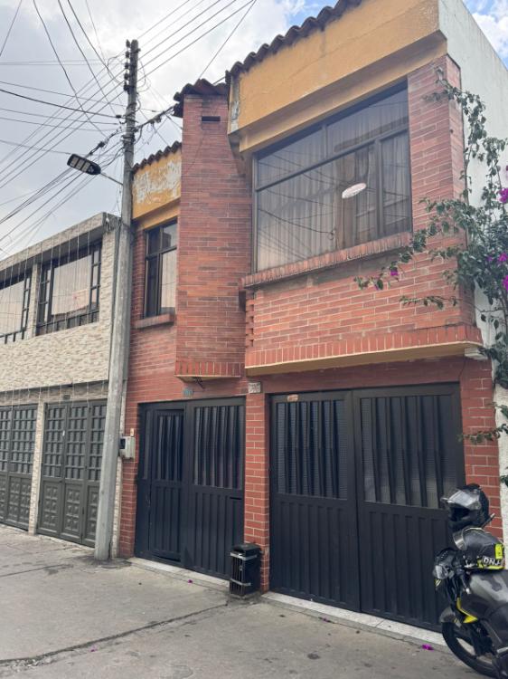 Casa en venta en Engativá, Bogotá · foto 3 de 12