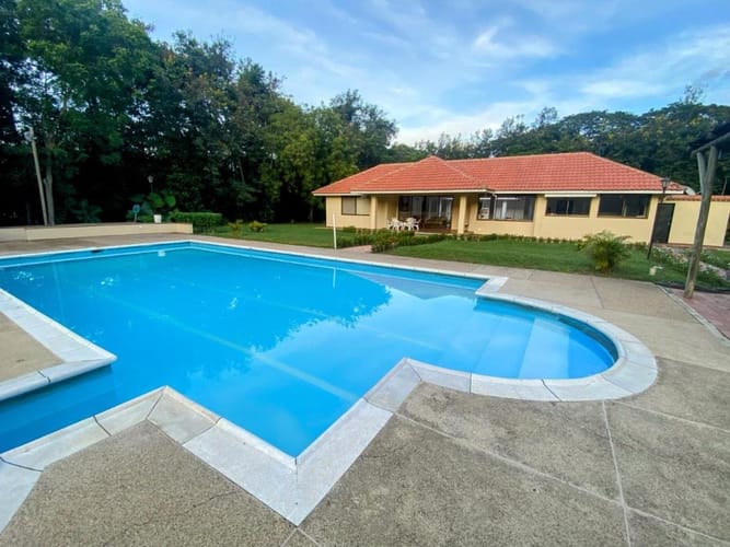Casa de 6 alcobas en venta en Piamonte, Girardot, 379 m² · foto 2 de 19