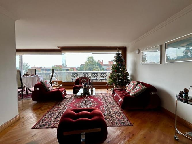 Apartamento de 3 alcobas en venta en Chico, Bogotá, 247 m² · foto 2 de 19