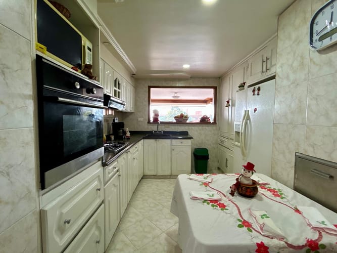 Apartamento de 3 alcobas en venta en Chico, Bogotá, 247 m² · foto 8 de 19