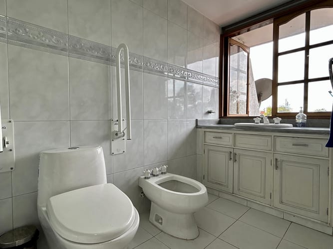 Apartamento de 3 alcobas en venta en Chico, Bogotá, 247 m² · foto 18 de 19