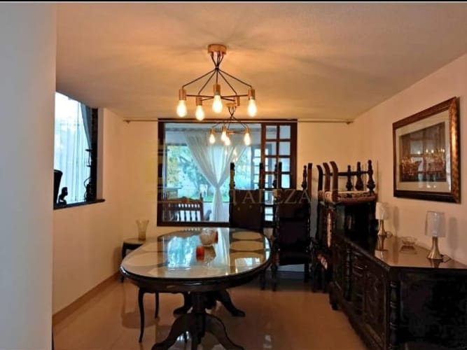 Casa de 4 alcobas en venta en Pontevedra, Bogotá, 330 m² · foto 4 de 22