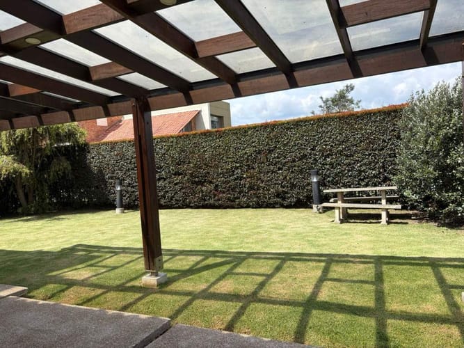 Casa de 4 alcobas en venta en Santa Ana Sur, Bogotá, 310 m² · foto 2 de 24
