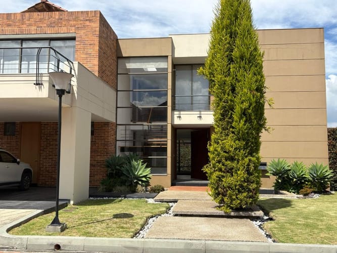 Casa de 4 alcobas en venta en Santa Ana Sur, Bogotá, 310 m² · foto 3 de 24