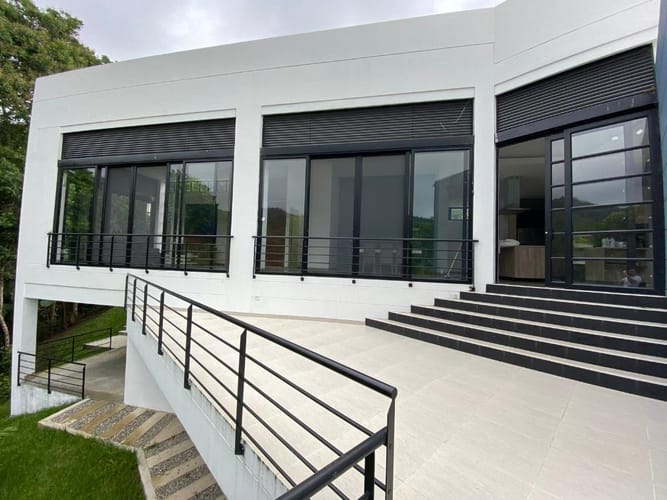 Casa de 4 alcobas en venta en Canadas Potreritos, Ibagué, 520 m² · foto 4 de 11