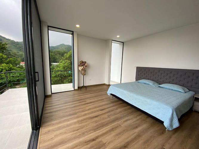 Casa de 4 alcobas en venta en Canadas Potreritos, Ibagué, 520 m² · foto 5 de 11