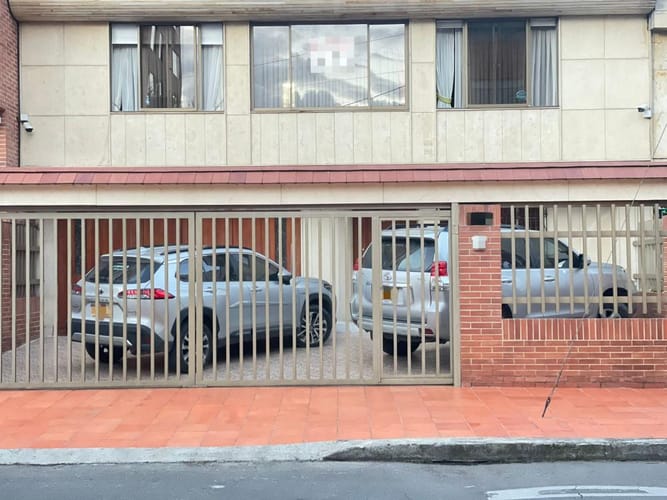 Casa de 4 alcobas en venta en Nicolas De Federman, Bogotá, 410 m² · foto 2 de 20