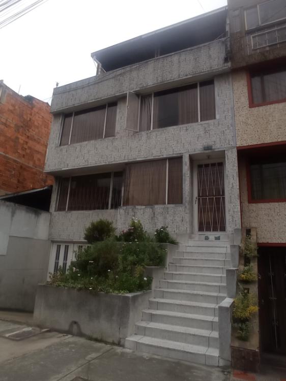 Casa en venta en Engativá, Bogotá · foto 2 de 24